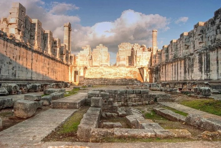 Temple-of-Apollo-Didyma.jpg